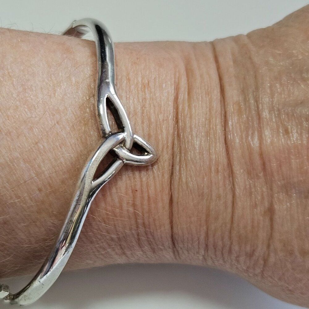 Solvar vintage sterling silver hinged bracelet 7"